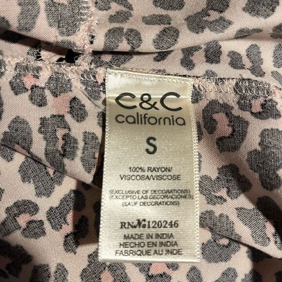 C&CāCaliforniaāleopardāprintāābutton down blouse - S - š3/$15 - Picture 5 of 8